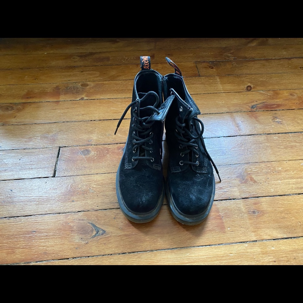 GENTLY WORN DR MARTENS 1460s